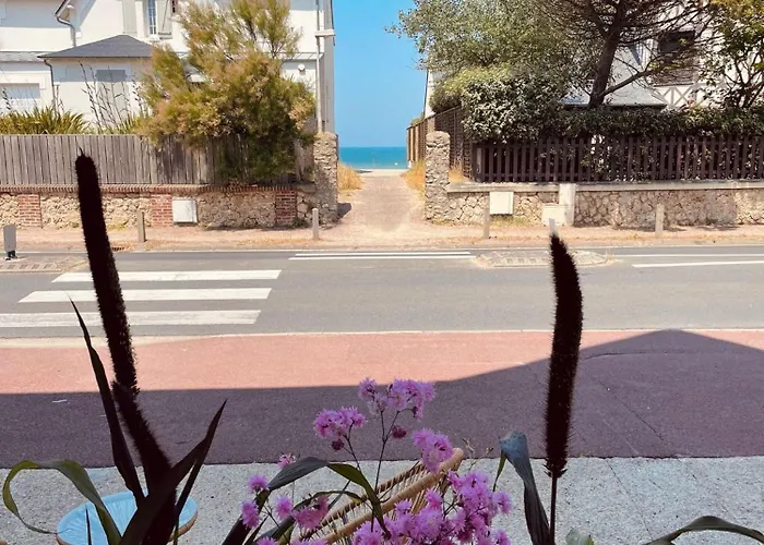 מלון De La - Deauville - Boutique De Charme Vue Ou Campagne - Acces Direct בלונוויל-סור-מר