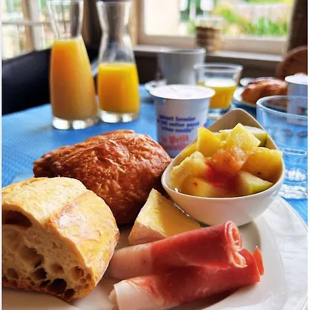 De La Mer: Charming Beachfront Boutique In Deauville-blonville 3*